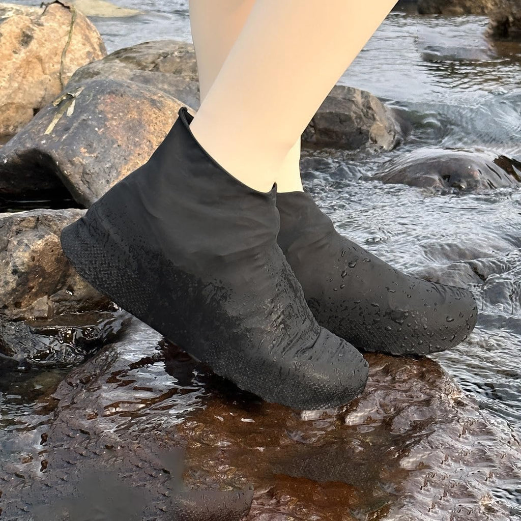 Overshoes - 1 Pair - Waterproof Silicone Overshoes - Reusable, Non-slip, Suitable for Outdoor Activities (Black - Size M)