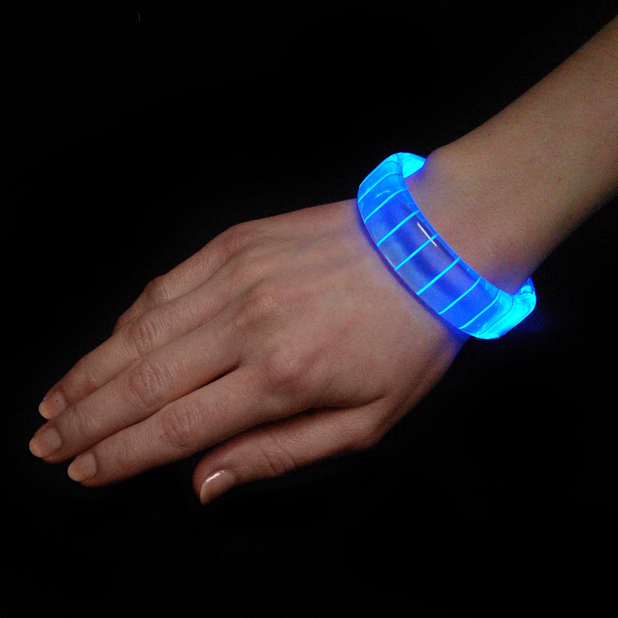 LED Fashion Light Up Bracelets,Blue Fashion Light Up Bracelet,Concert luminous wristband interactive fluorescent wristband,Red and Blue，10pcs，Contains battery