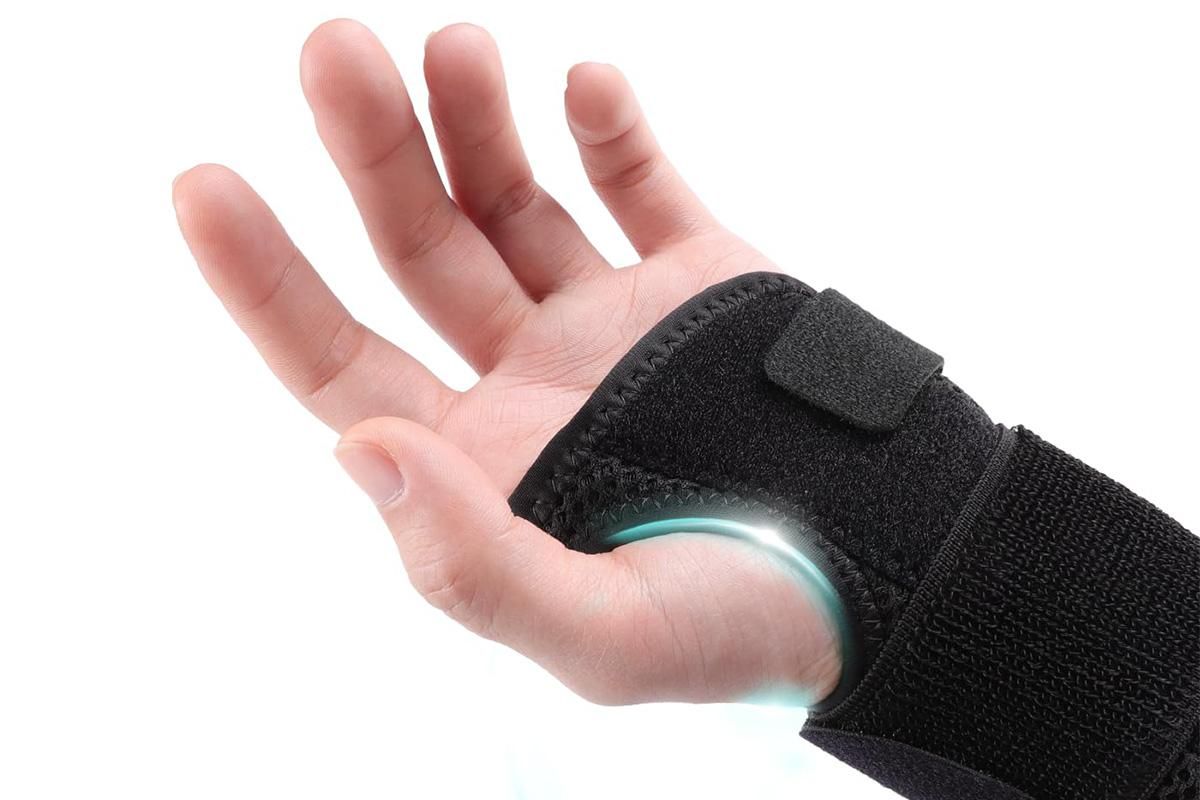 Adjustable Wrist Brace with Removable Steel Splint for Carpal Tunnel Support - Black & Right & L