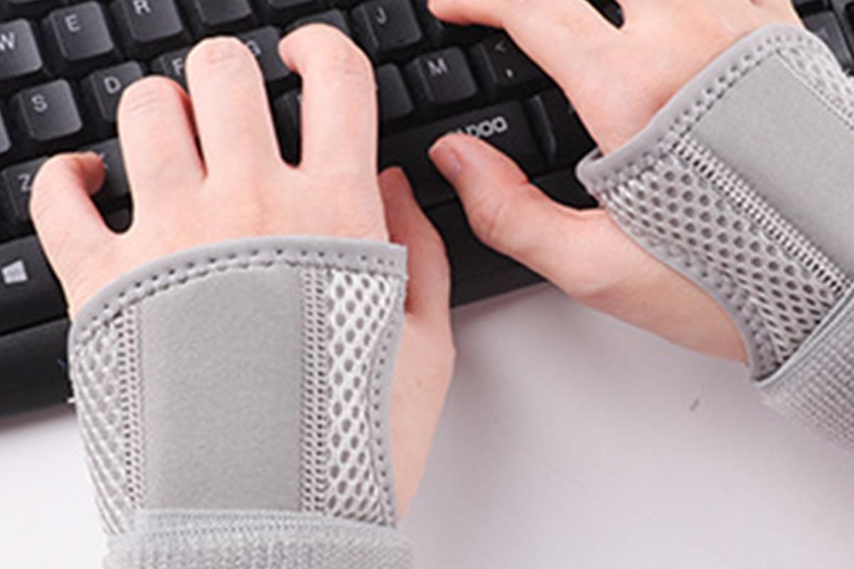 Adjustable Wrist Brace with Removable Steel Splint for Carpal Tunnel Support - Grey & Left & S